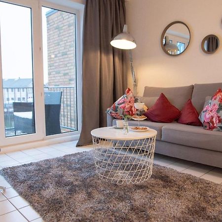 Marina-View Apartment Куксхавен Екстериор снимка