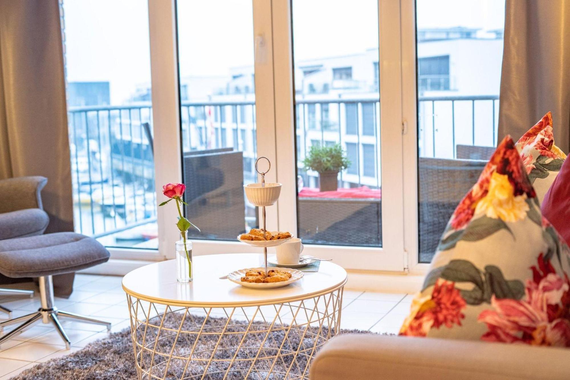 Marina-View Apartment Куксхавен Екстериор снимка