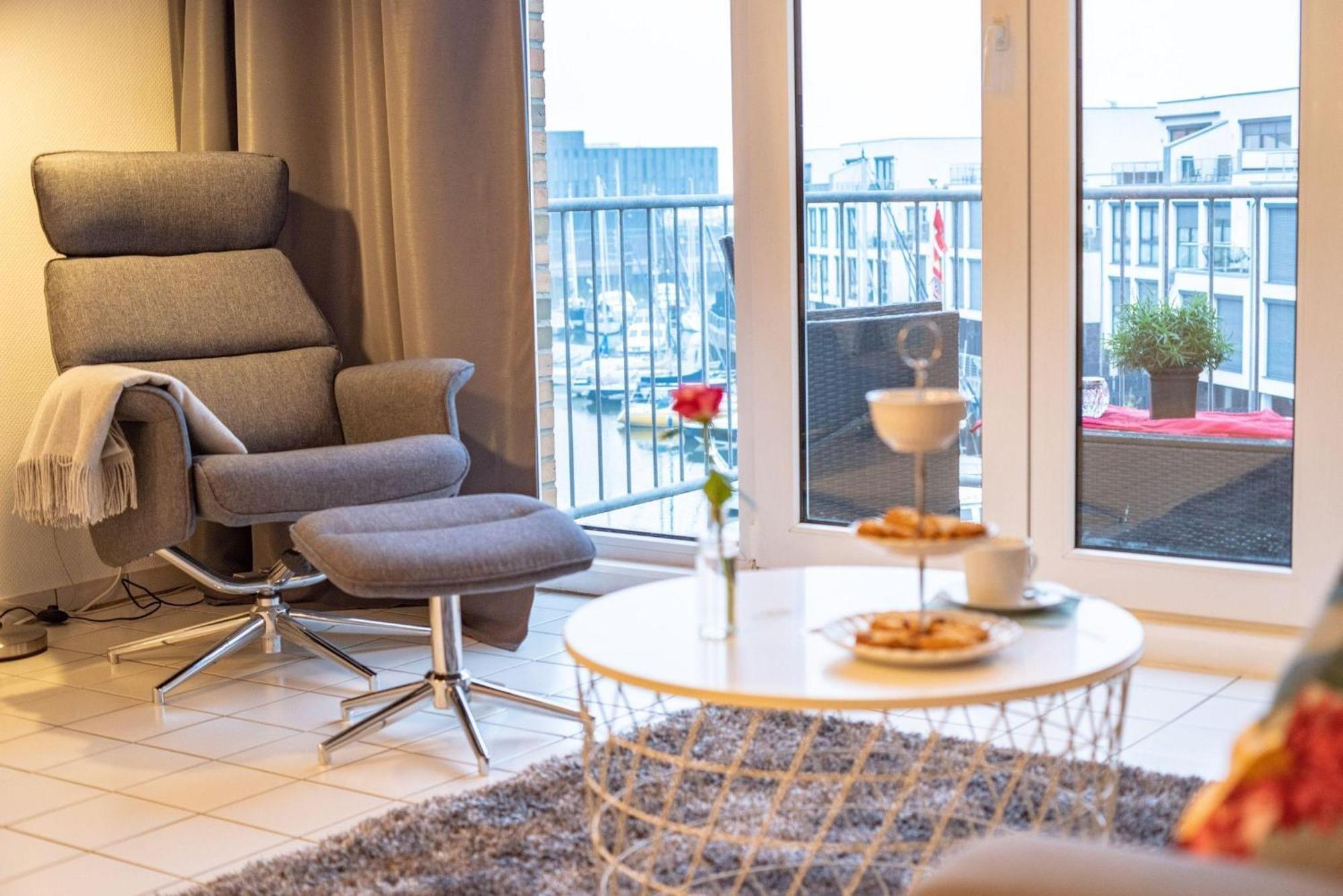 Marina-View Apartment Куксхавен Екстериор снимка
